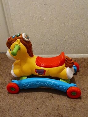 VTech Gallop & Rock Learning Pony, 2-in-1 Interactive Toy